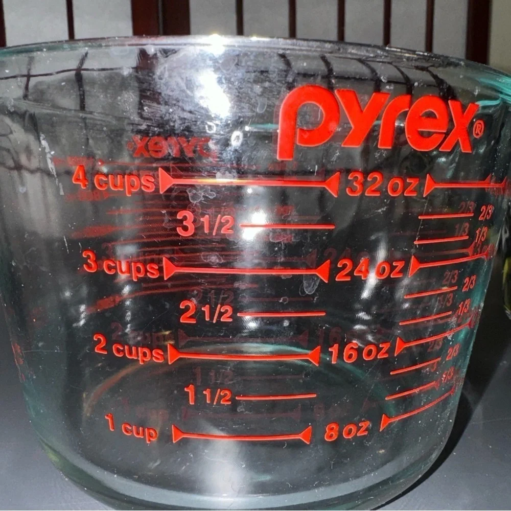 Pyrex 4 Cups 32 Oz 1000 ML 1 QT Large Clear Glass Measuring Bowl Cup Red USA - Picture 3 of 16